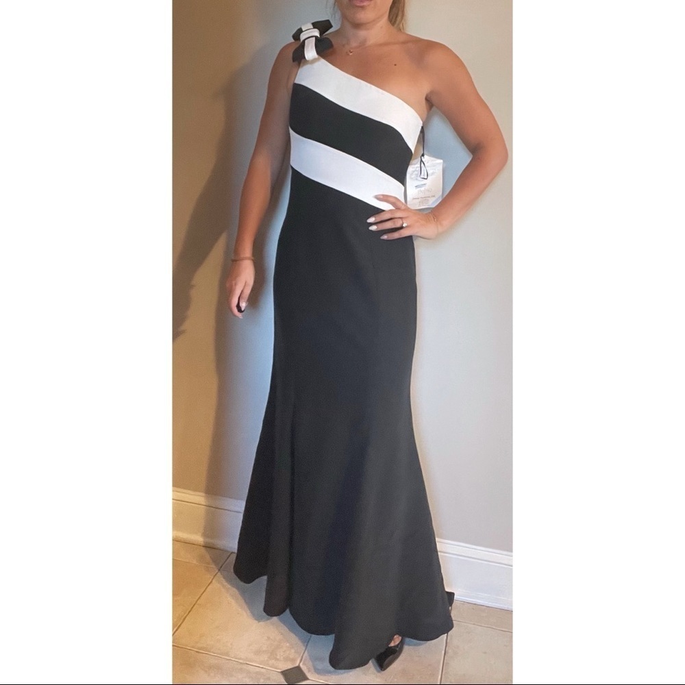Jovani One Shoulder Gown Black/White